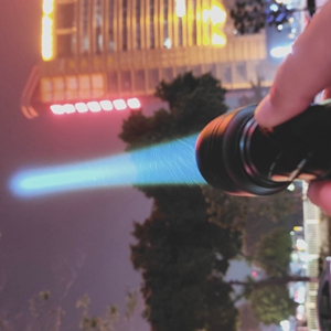 White Laser Dazzler Torch 2000 Meters Long Distance (image for) White Laser Dazzler Torch 2000 Meters Long Distance